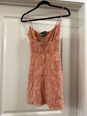 Realisation Par Peach Paisley Mini Dress with Olive Tie